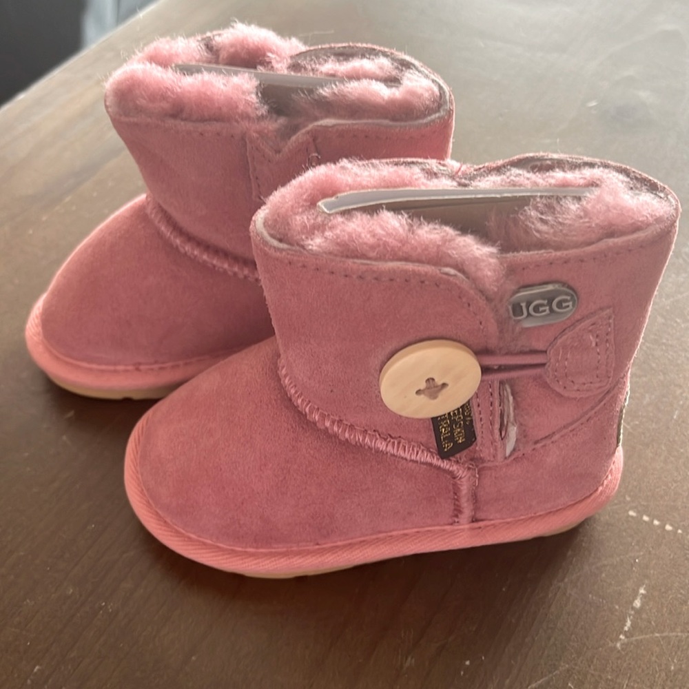NWOT UGG Mini Bailey Button Boots little girls size 5/6